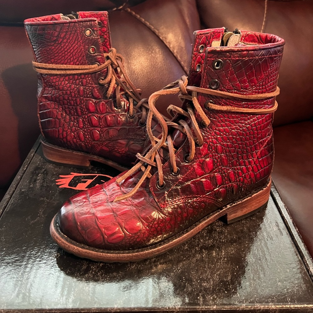 Freebird Red Croco Manchester- Size 7